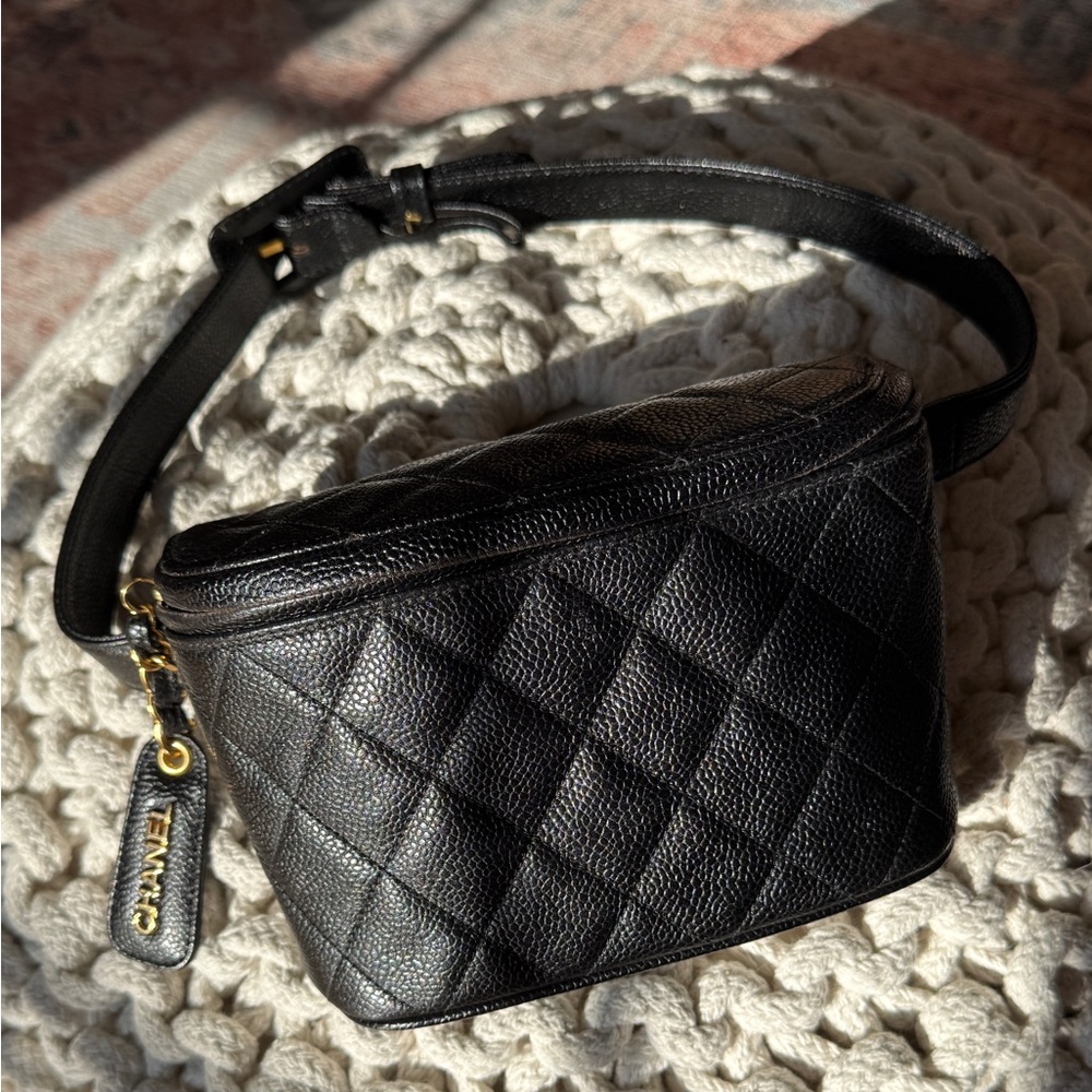 CHANEL CAVIAR LEATHER 1995 DIAMOND QUILTED BELT BAG sz 75